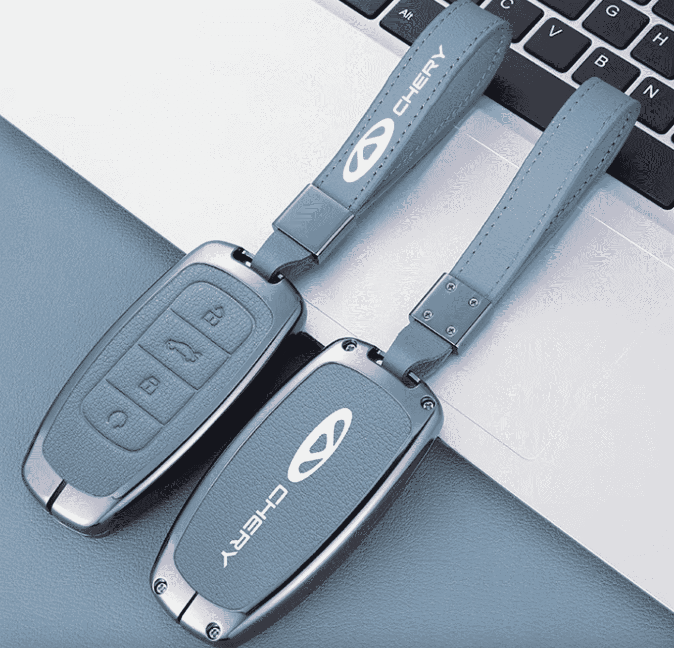 Xevaban.com ở 214 Giải Ph&oacute;ng l&agrave; đơn vị chuy&ecirc;n cung cấp phụ kiện oto, đồ chơi oto, phụ t&ugrave;ng oto, phụ kiện jaecoo j7, đồ chơi jaecoo j7,&nbsp;xevaban, 214 giải ph&oacute;ng, vỏ ch&igrave;a kho&aacute; jaecoo j7, bọc ch&igrave;a kho&aacute; jaecoo j7, ốp ch&igrave;a kho&aacute; jaecoo j7.